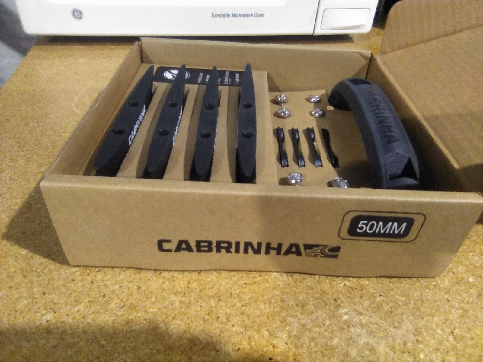 Cabrinha Kiteboard 4- 50mm  Fins,Handle, & Hardware